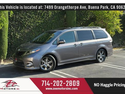 Used 2017 Toyota Sienna SE Premium w/ Cargo Management Package FWD image 13