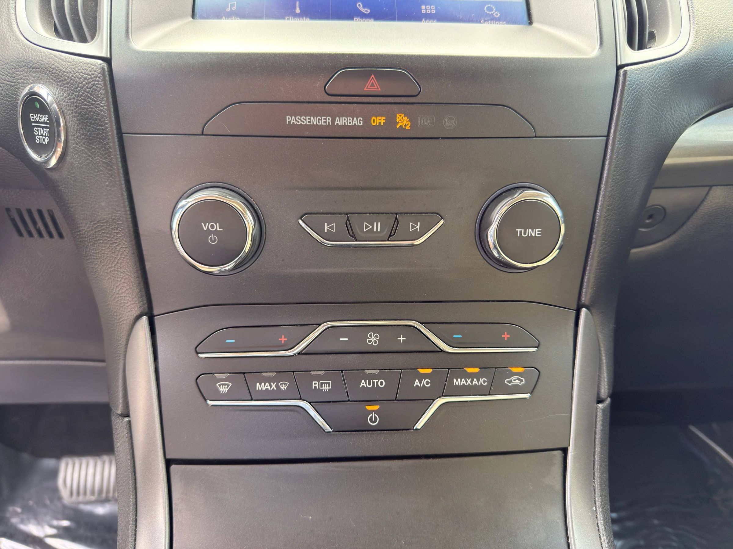 Used 2020 Ford Edge SE FWD image 16