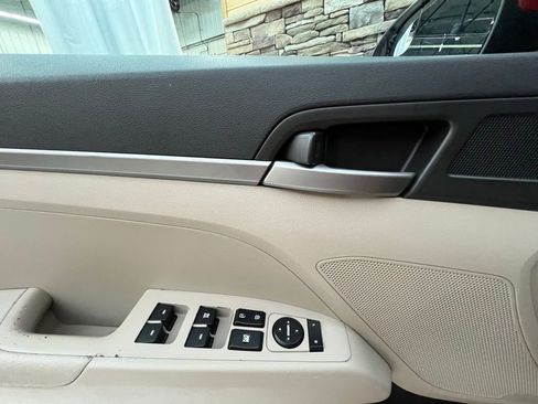 Used 2018 Hyundai Elantra SE FWD image 15