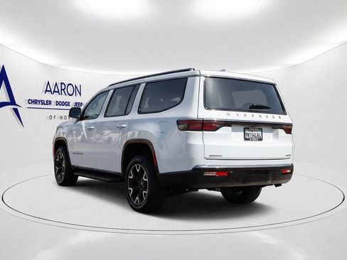 Used 2023 Jeep Wagoneer Series III w/ Rear Seat Video Group 1 AWD/4WD image 7