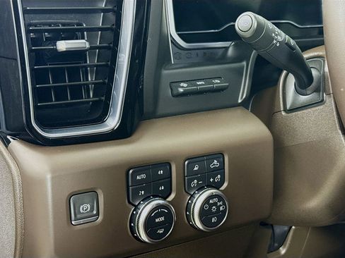 Used 2024 GMC Sierra 3500 Denali w/ Denali Reserve Package image 10