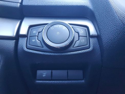 Used 2018 Ford Explorer XLT w/ Equipment Group 202A image 24