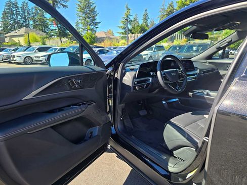 Used 2026 Cadillac Lyriq Luxury AWD/4WD image 19