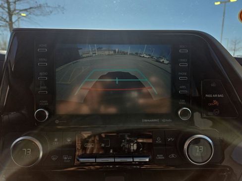 Used 2021 Toyota Highlander LE image 46