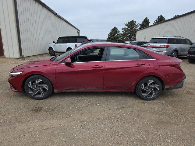 Used 2025 Hyundai Elantra SEL FWD image 3
