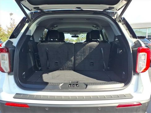 Used 2023 Ford Explorer XLT w/ Equipment Group 202A image 8