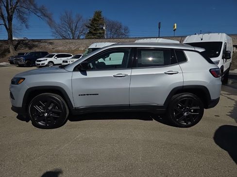 New 2026 Jeep Compass Latitude image 4