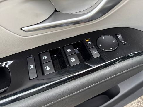 Used 2025 Hyundai Tucson Limited image 12