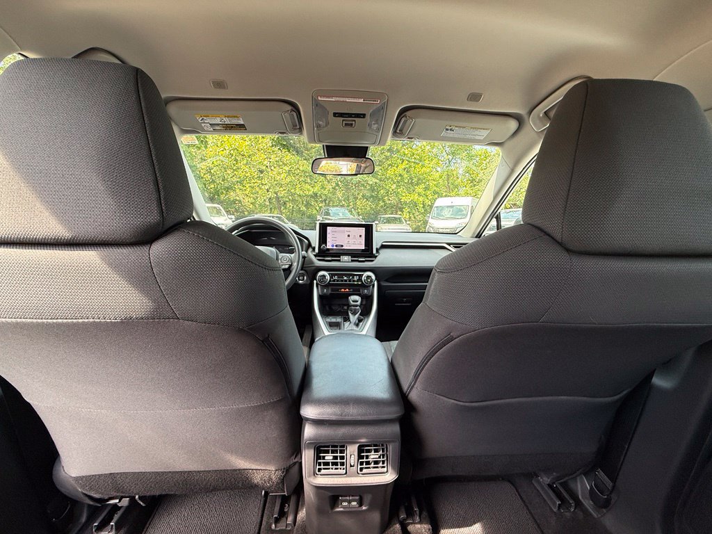 Used 2024 Toyota RAV4 XLE FWD image 30
