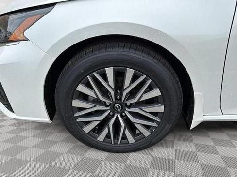 Used 2024 Nissan Altima 2.5 SV w/ SV Premium Package AWD/4WD image 14