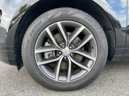 Certified 2025 Land Rover Range Rover Evoque Dynamic SE AWD/4WD image 9