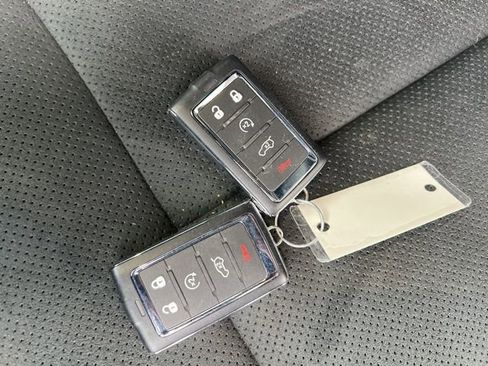 Used 2025 Jeep Grand Cherokee Altitude image 21