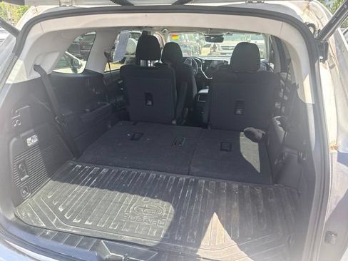 Used 2023 Subaru Ascent Premium w/ Convenience Package AWD/4WD image 17