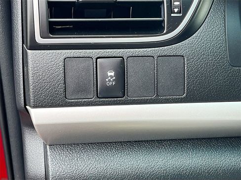 Used 2017 Toyota Camry SE image 10