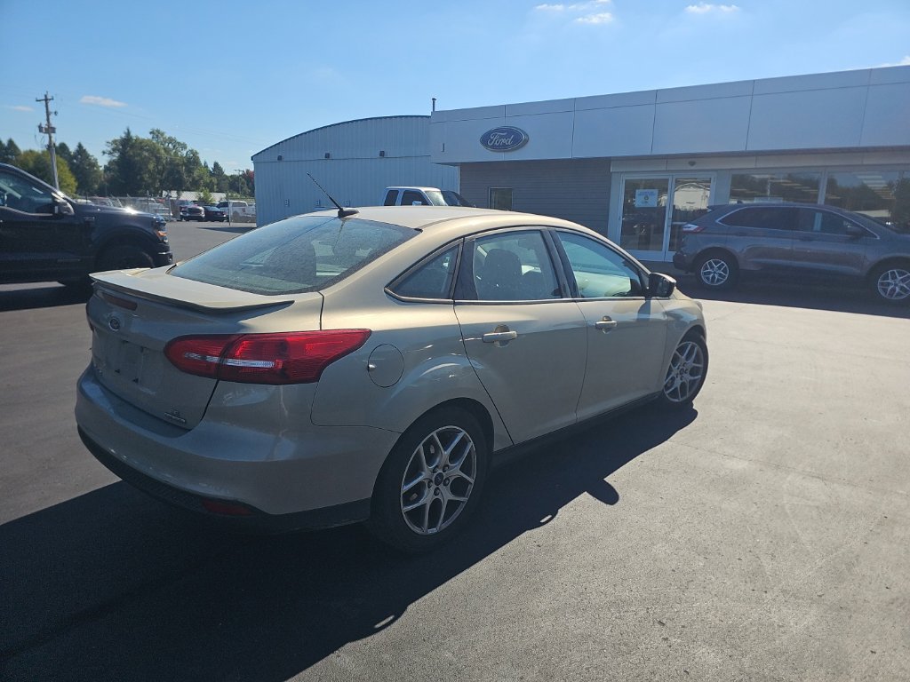 Used 2015 Ford Focus SE w/ Equipment Group 201A FWD image 6