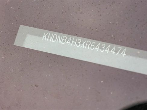 Used 2024 Kia Carnival LX image 30