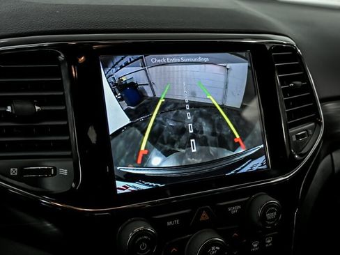 Used 2019 Jeep Grand Cherokee Altitude AWD/4WD image 24