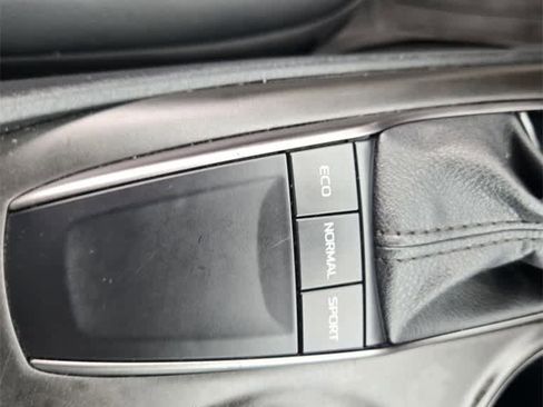 Used 2023 Toyota Camry SE image 21