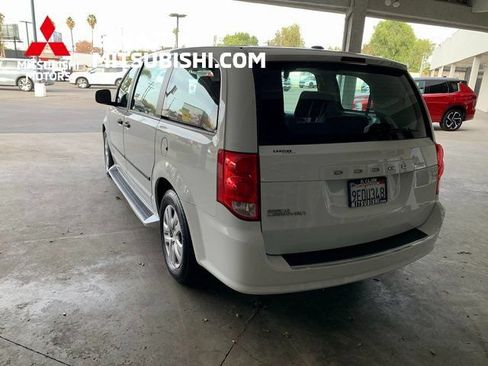 Used 2015 Dodge Grand Caravan American Value Package w/ UConnect Hands-Free Group FWD image 4