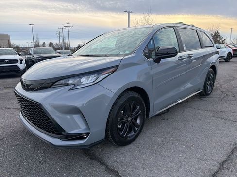 New 2026 Toyota Sienna XSE image 5