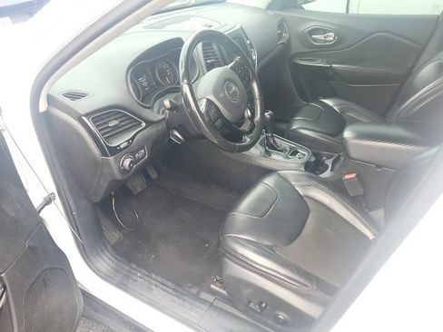 Used 2020 Jeep Cherokee Latitude Plus AWD/4WD image 5