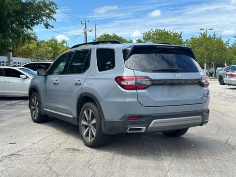 Used 2023 Honda Pilot Touring image 7