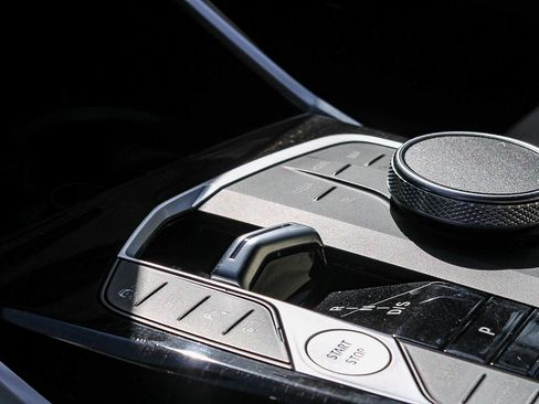 Used 2024 BMW 330e image 22