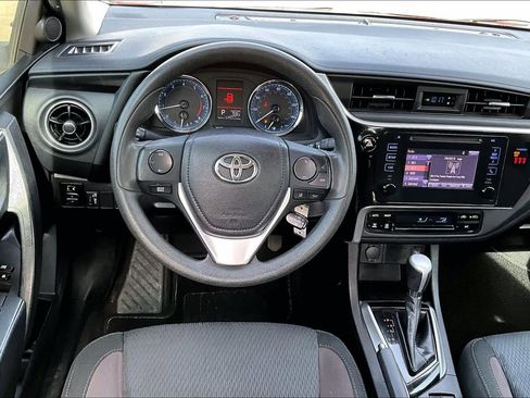 Used 2019 Toyota Corolla LE image 6