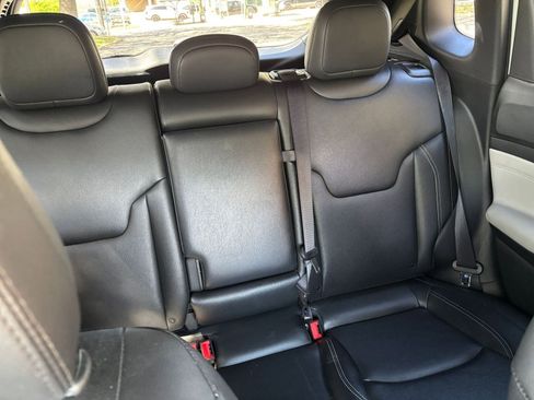 Used 2025 Jeep Compass Limited image 32