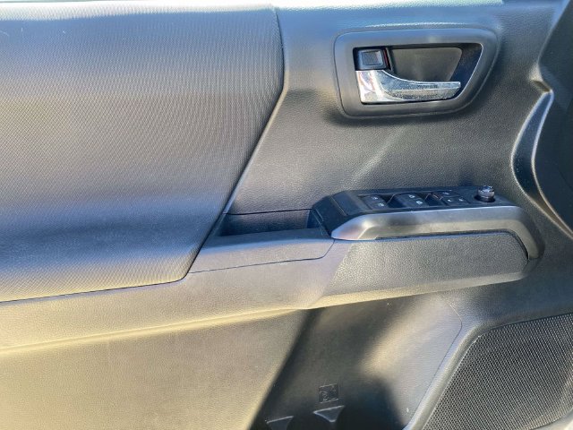 Used 2019 Toyota Tacoma TRD Off-Road AWD/4WD image 12
