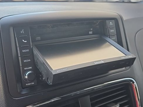 Used 2019 Dodge Grand Caravan SXT FWD image 24