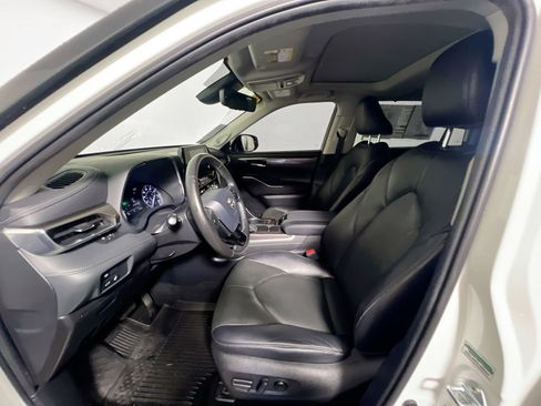 Used 2020 Toyota Highlander Limited FWD image 14