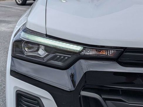 Used 2023 Chevrolet Colorado Z71 w/ Z71 Convenience Package 2 image 9