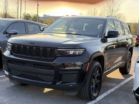 Used 2024 Jeep Grand Cherokee L Laredo AWD/4WD image 3