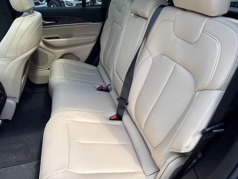 New 2025 Jeep Grand Cherokee Limited w/ Black Appearance Package image 14