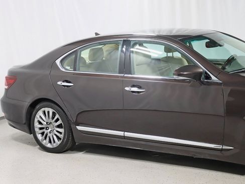 Used 2013 Lexus LS 460 AWD w/ Ultra Luxury Pkg image 3
