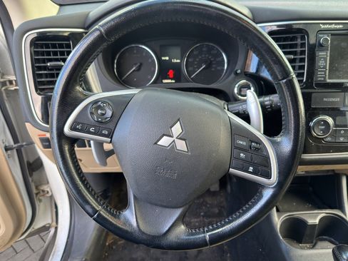 Used 2014 Mitsubishi Outlander GT image 16