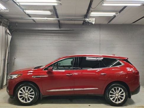 Used 2021 Buick Enclave Premium w/ Sun and Sites Package image 18