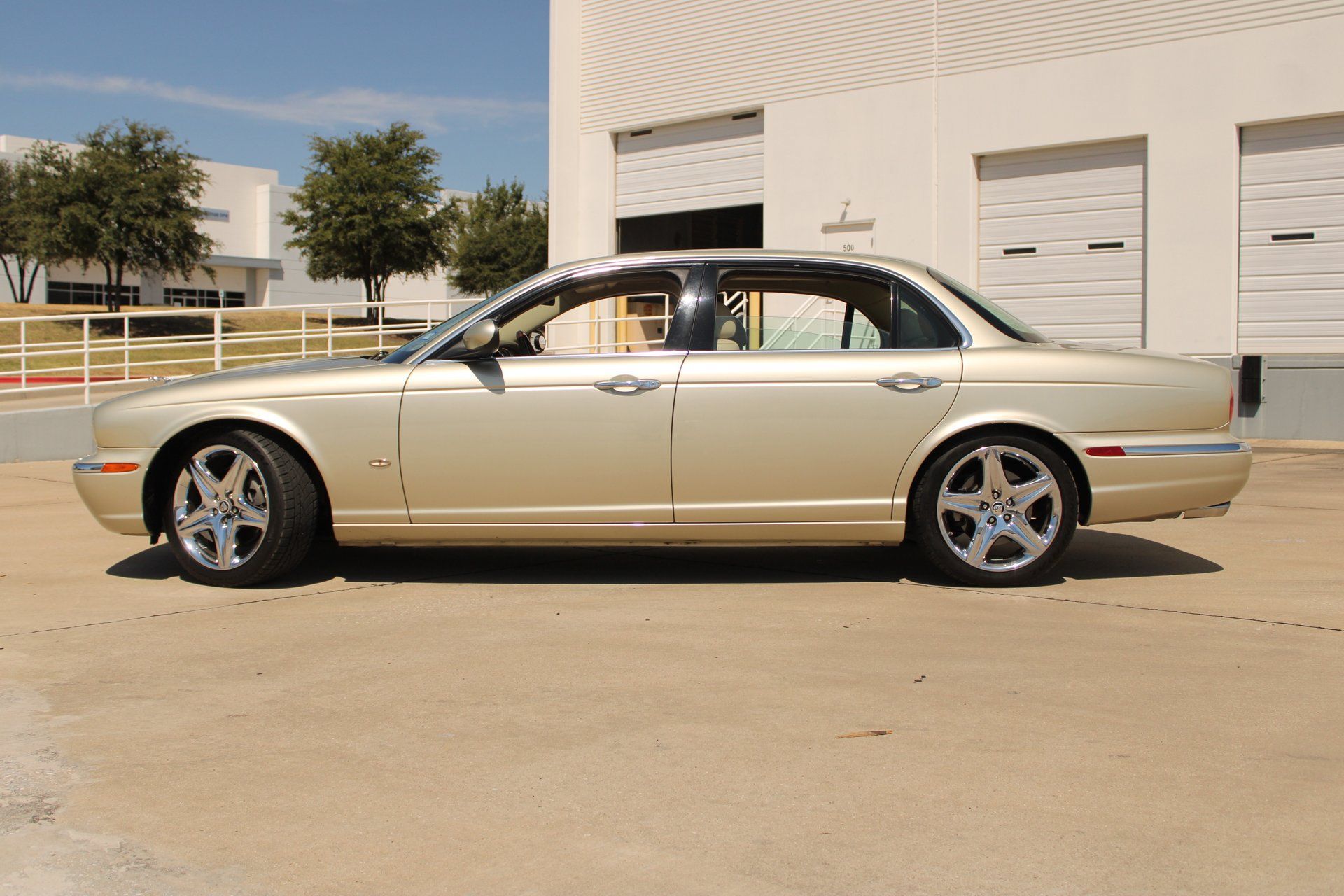 Used 2006 Jaguar XJ8 RWD image 6