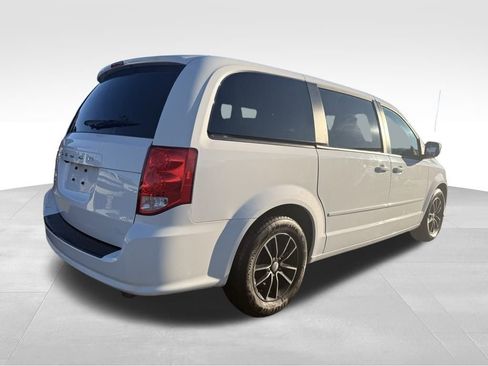 Used 2016 Dodge Grand Caravan SE image 17