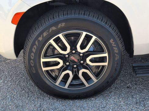 Used 2022 GMC Yukon AT4 AWD/4WD image 11