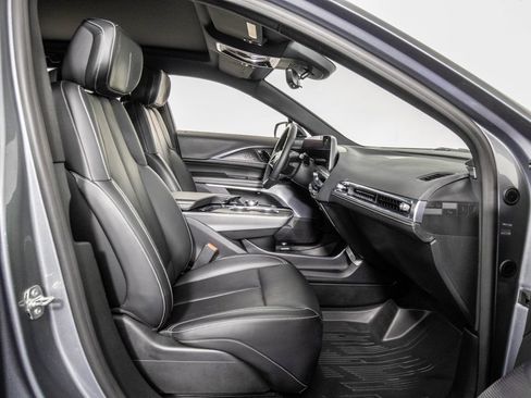 Used 2023 Cadillac Lyriq 2WD image 8