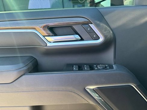 Used 2025 Chevrolet Silverado 2500 LT w/ Trail Boss Package AWD/4WD image 11