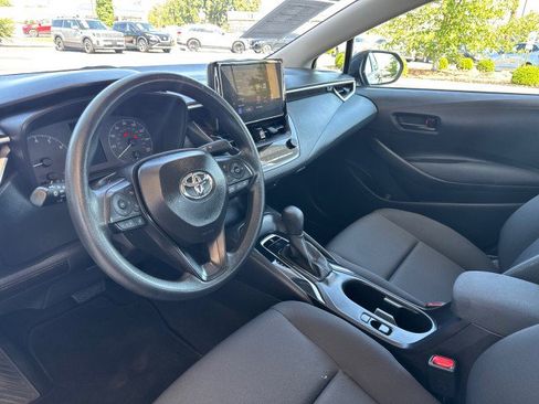 Used 2025 Toyota Corolla LE FWD image 10