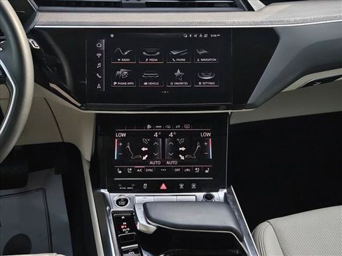 Certified 2024 Audi Q8 e-tron Premium Plus w/ Premium Plus Package AWD/4WD image 22