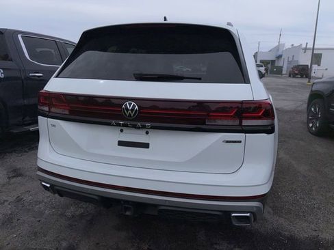 Used 2025 Volkswagen Atlas Peak Edition SE AWD/4WD image 12
