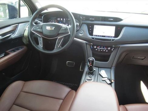 Used 2023 Cadillac XT5 Sportv w/ Technology Package image 13