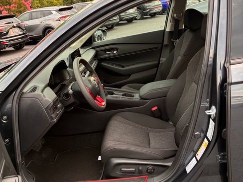 Used 2025 Honda Accord SE image 25