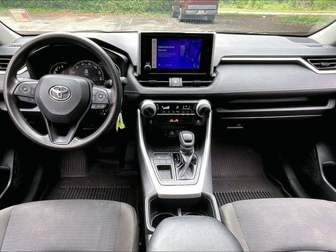 Used 2024 Toyota RAV4 LE FWD image 7