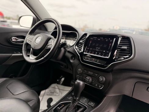 Used 2019 Jeep Cherokee Limited w/ Technology Group image 38